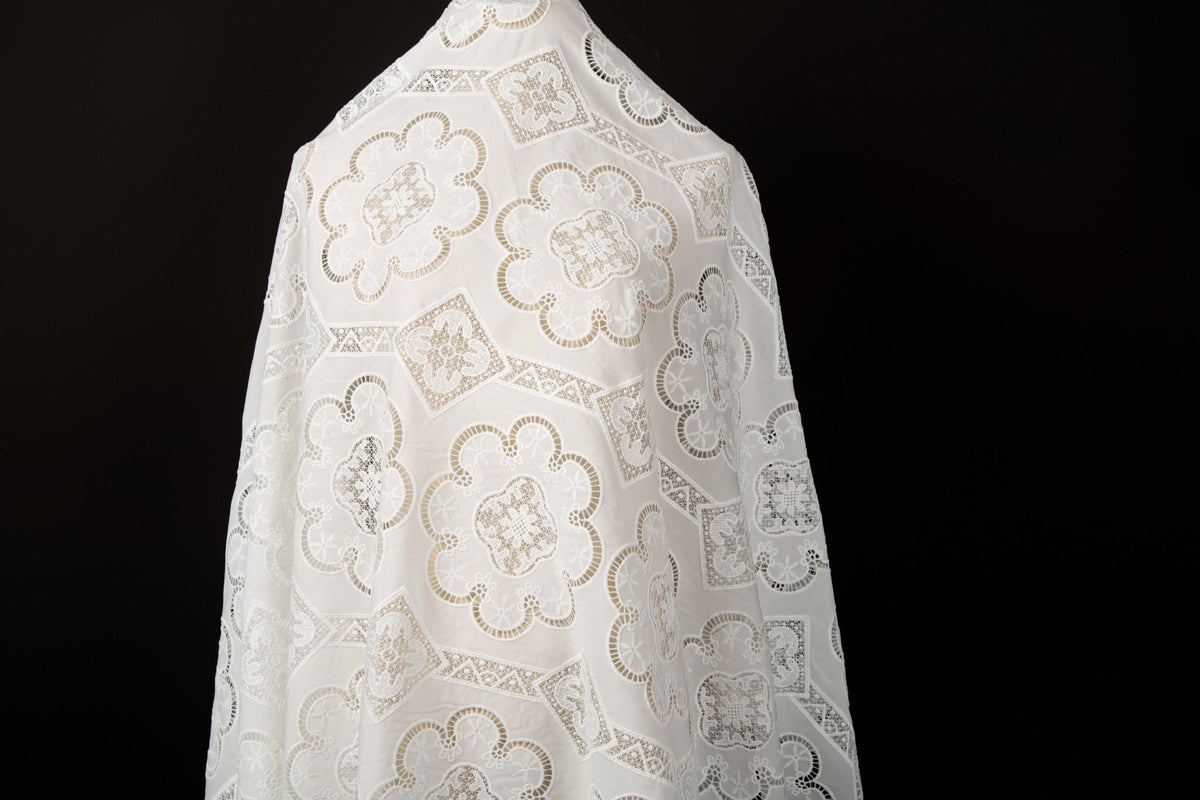 [Lisbon Light Series] Vintage Quatrefoil & Diamond Faux-Patchwork Embroidered Lace | Architectural Bridal Fabric